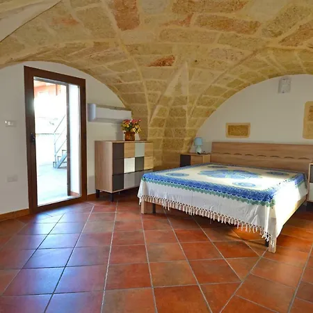 Apartman Ginestra 5 *