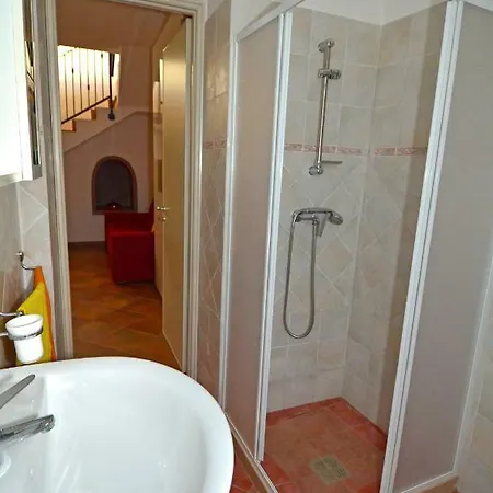 Apartman Ginestra 5 *